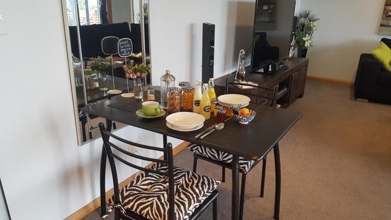 Lewi Waters Bed & Breakfast Lewisham ภายนอก รูปภาพ