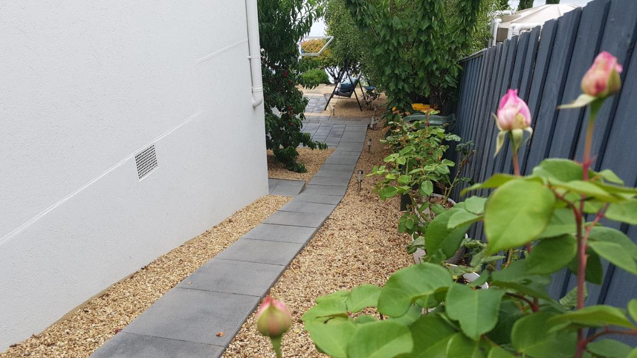 Lewi Waters Bed & Breakfast Lewisham ภายนอก รูปภาพ