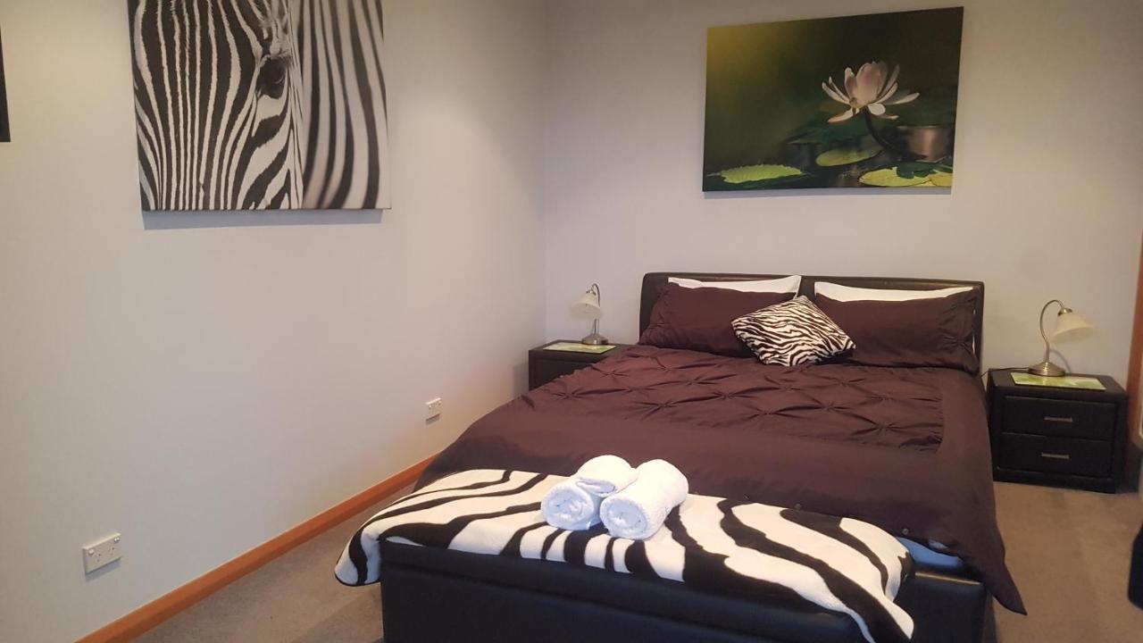 Lewi Waters Bed & Breakfast Lewisham ภายนอก รูปภาพ