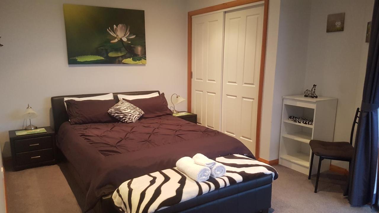 Lewi Waters Bed & Breakfast Lewisham ภายนอก รูปภาพ