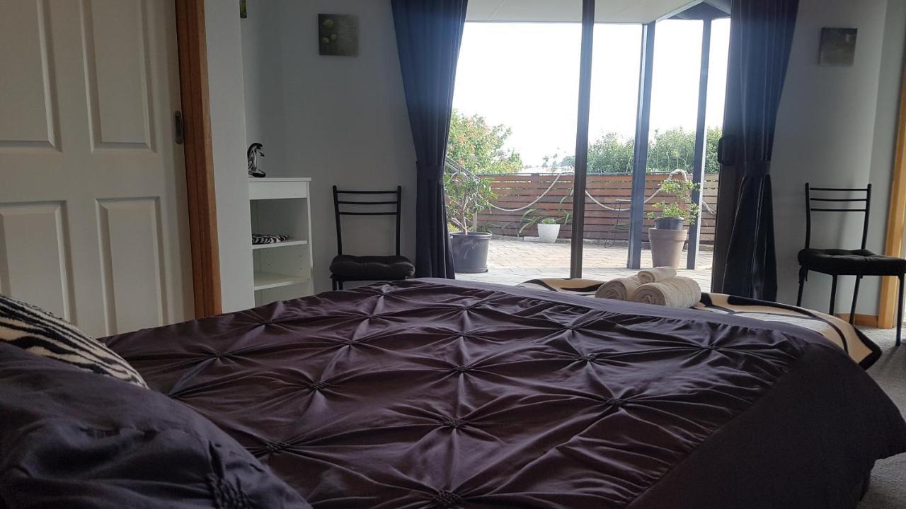 Lewi Waters Bed & Breakfast Lewisham ภายนอก รูปภาพ