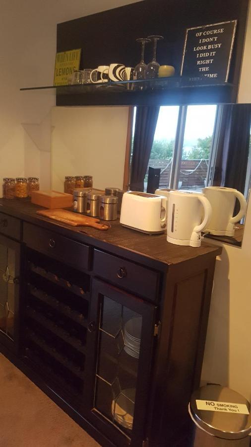 Lewi Waters Bed & Breakfast Lewisham ภายนอก รูปภาพ
