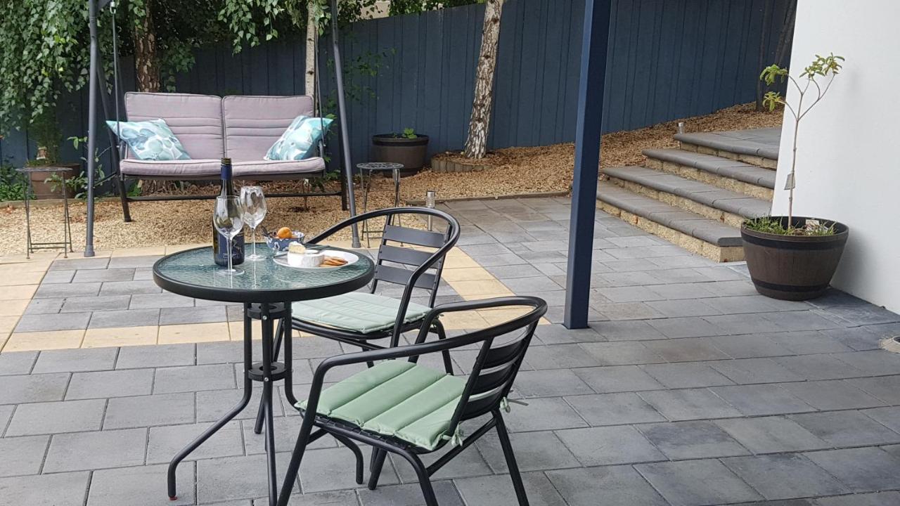 Lewi Waters Bed & Breakfast Lewisham ภายนอก รูปภาพ